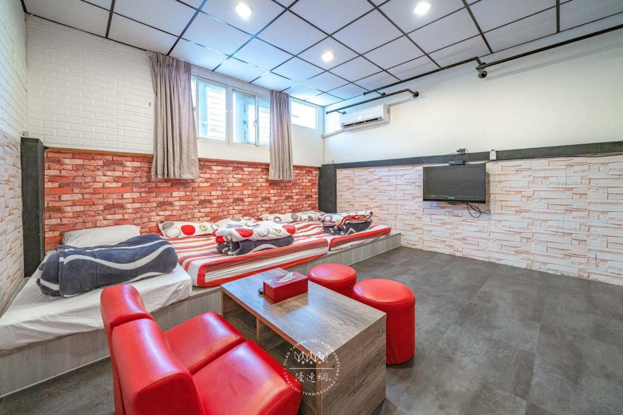 羅東夜市 工業loft旅宿 Loft House Luodong Exterior foto