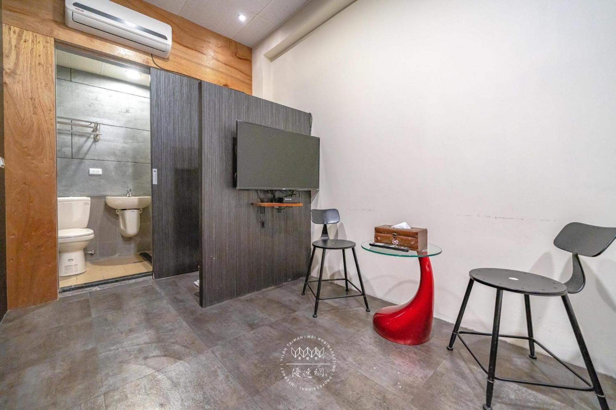 羅東夜市 工業loft旅宿 Loft House Luodong Exterior foto